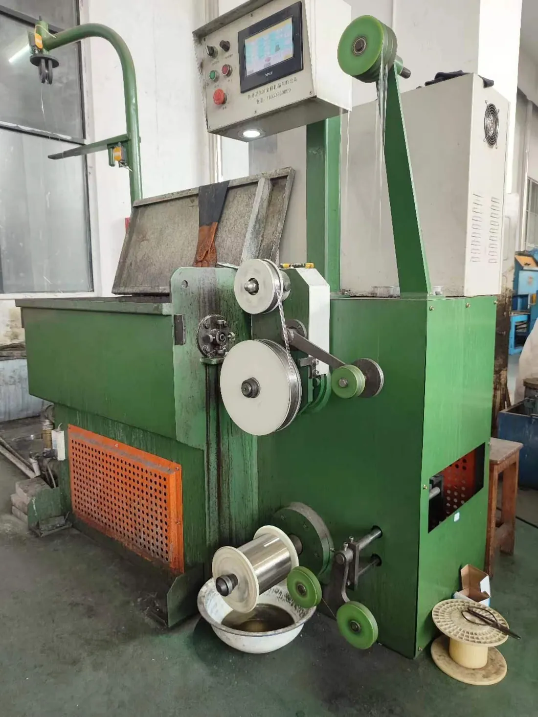 Fine wire drawing machine